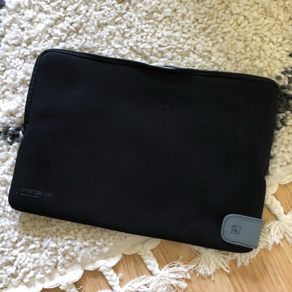 🌷4/$20 Tucano large neoprene zip laptop case